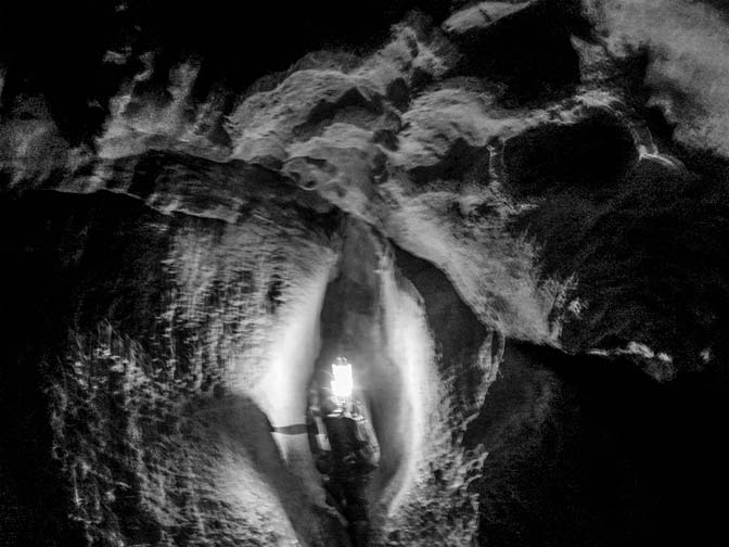 narrow walkway in sumaguing cave