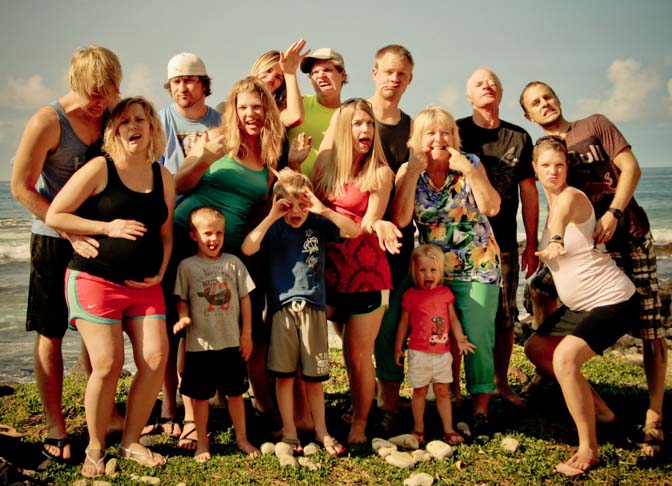 crazy saunders family photo at a kona beach